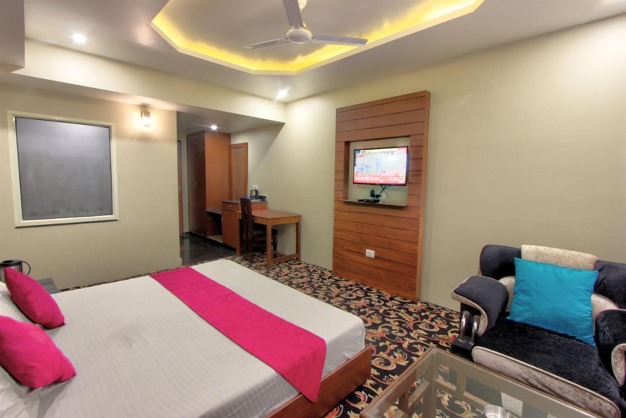 Hotel Neelam Манали Экстерьер фото