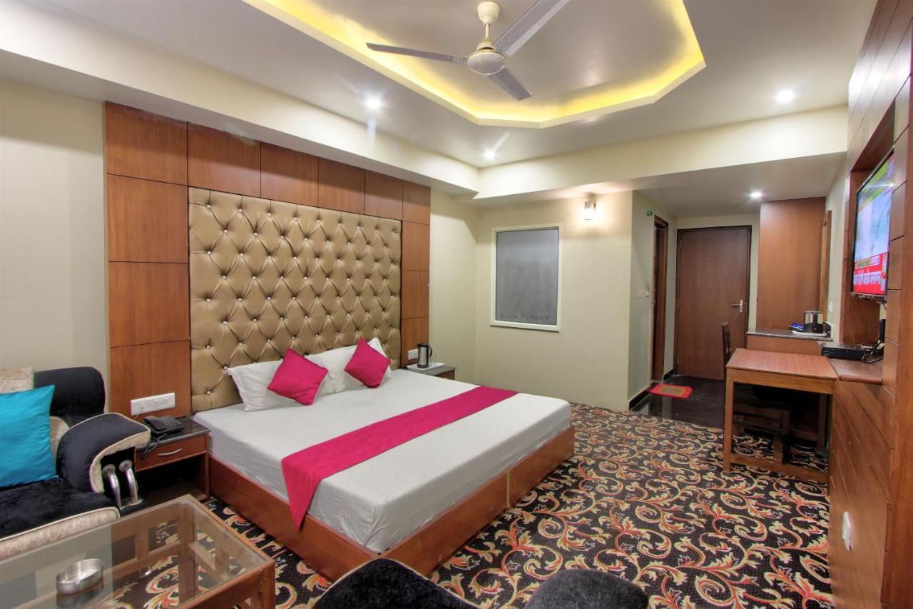 Hotel Neelam Манали Экстерьер фото